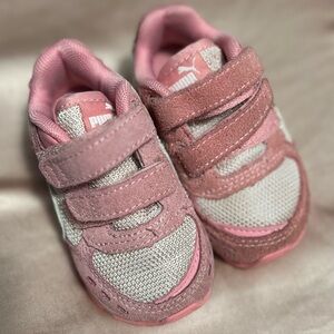 Puma Kids Sneakers in Pink and White
